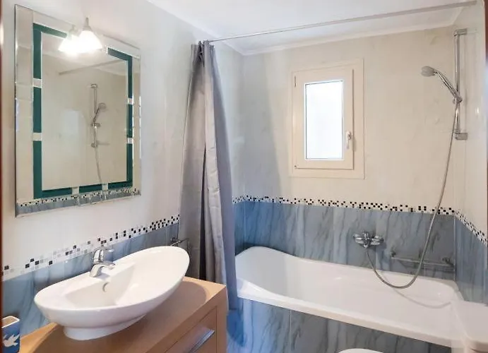 Thalea Tsoukaládhes